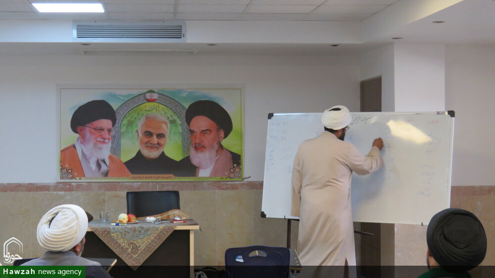کارگاه راهکارهای عملیاتی جهاد تبیین و روایت اقتصاد ایران در حوزه علمیه یزد