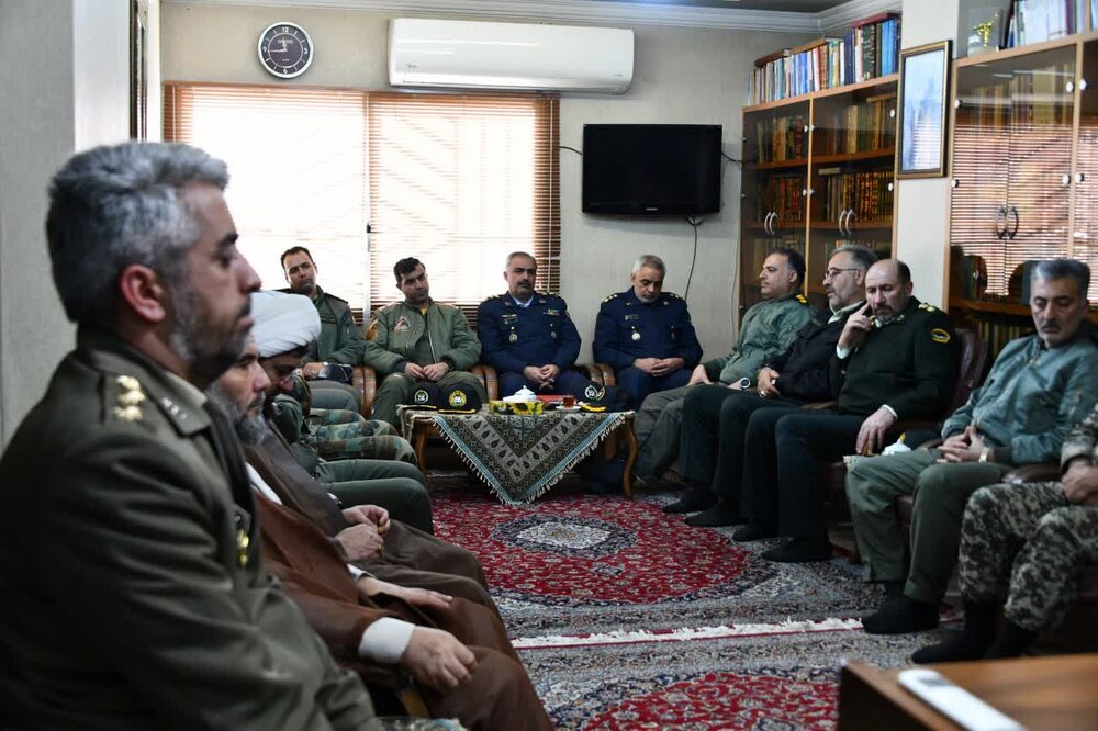 بیعت همافران با امام خمینی(ره) کاری بود کارستان