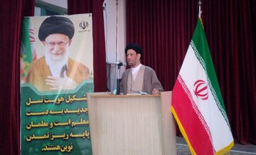 دانش‌آموزان نسبت به نماز اول وقت اهتمام جدی داشته باشند