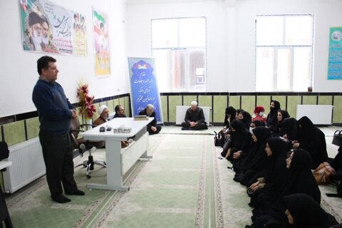 تصاویر/ برگزاری جشن انقلاب در مدرسه علوم دینی شهید کریمیان شهرستان دیواندره