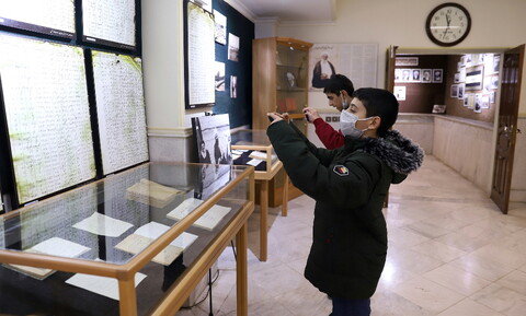 تصاویر/ بازدید جمعی از دانش آموزان توانشکده عمید از مدرسه فیضیه قم