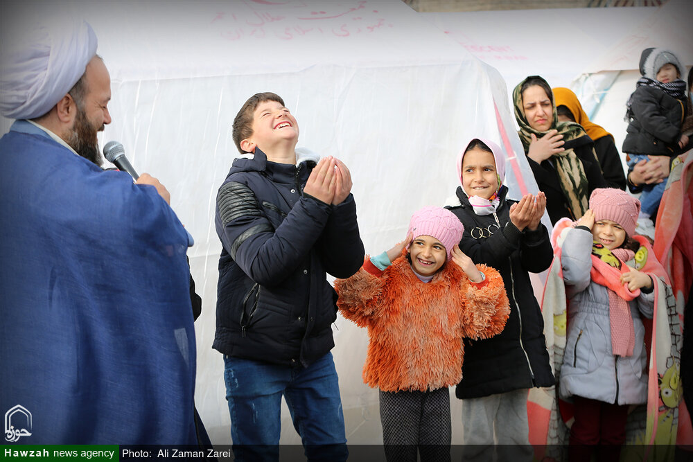 وقتی روحانیت شادی آفرین لحظههای غمناک مردم می شود...