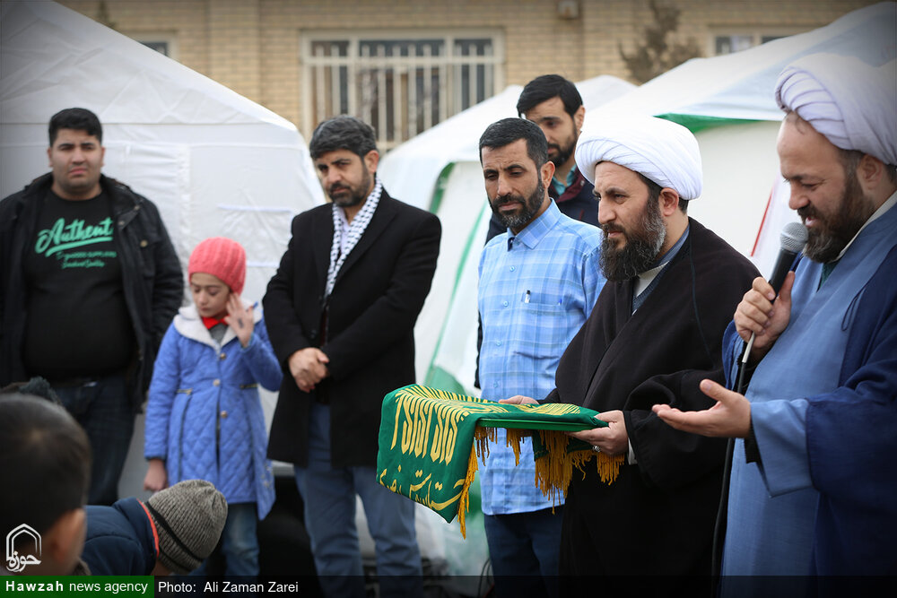 وقتی روحانیت شادی آفرین لحظههای غمناک مردم می شود...