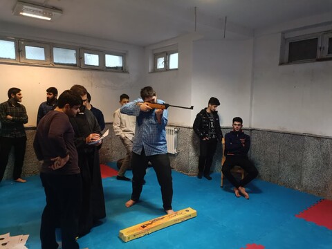 تصاویر/ برگزاری مسابقات ورزشی به مناسبت دهه فجر در مدرسه علمیه ملا ابراهیم اردبیل