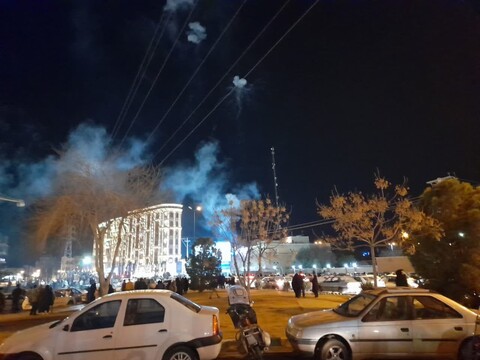 تصاویر/  طنین الله اکبر و نور باران آسمان میدان جهاد کاشان