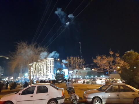 تصاویر/  طنین الله اکبر و نور باران آسمان میدان جهاد کاشان