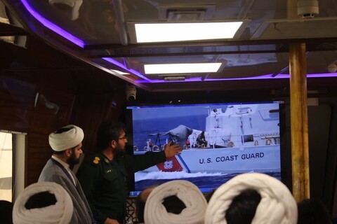 بازدید جمعی از طلاب خوزستانی از دستاوردهای نیروی دریایی سپاه