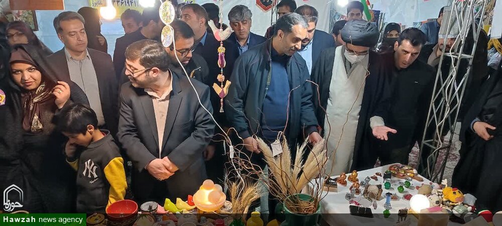 امام جمعه کاشان از نمایشگاه دستاوردها و توانمندیهای بانوان کاشانی بازدید کرد+ عکس