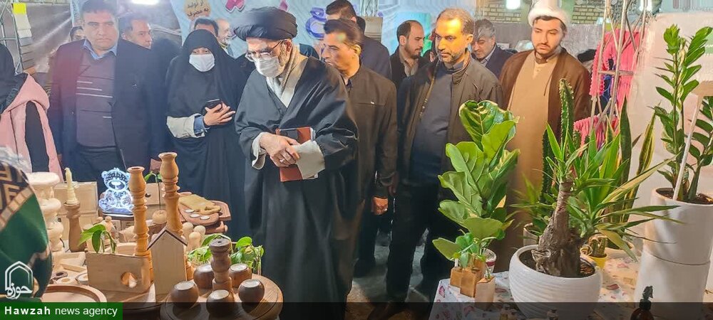 امام جمعه کاشان از نمایشگاه دستاوردها و توانمندی‌های بانوان کاشانی بازدید کرد+ عکس