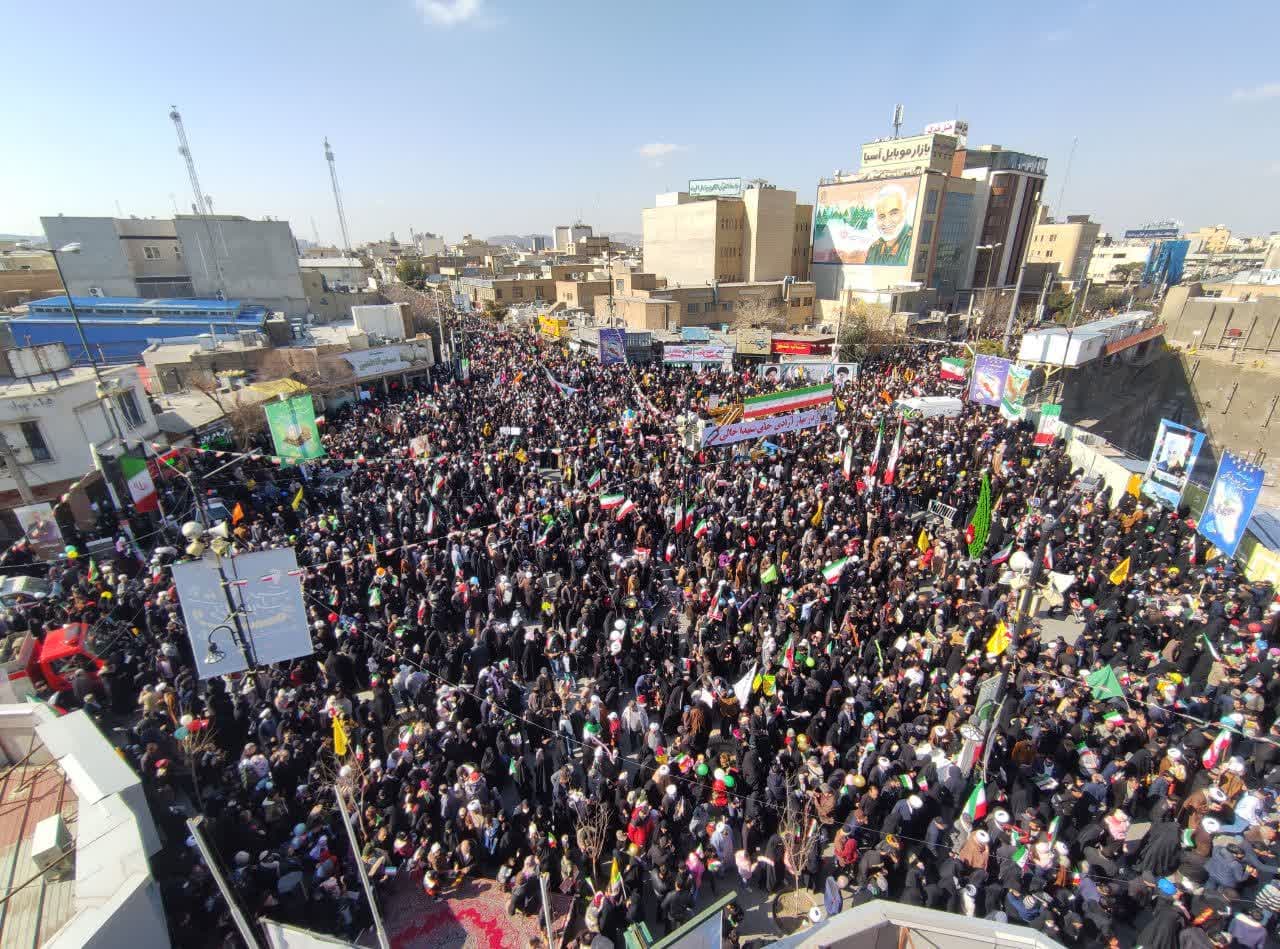 راهپیمایی مردم قم از میدان جانبازان به سمت میدان آستانه آغاز شد+ تصاویر و فیلم