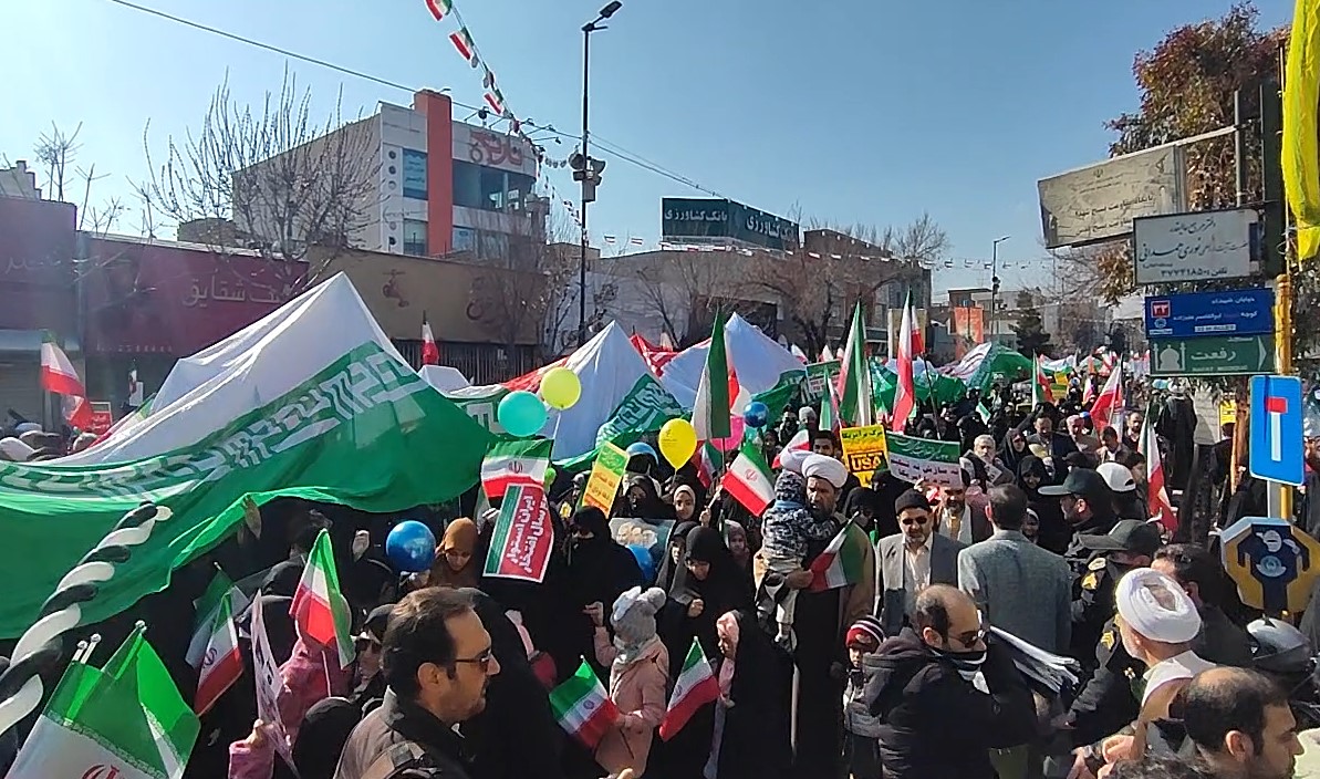 فیلم | گوشه‌هایی از حضور مردم قم در جشن پیروزی انقلاب