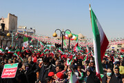فیلم | همخوانی سرود «سلام ایران» در راهپیمایی ۲۲ بهمن یزد