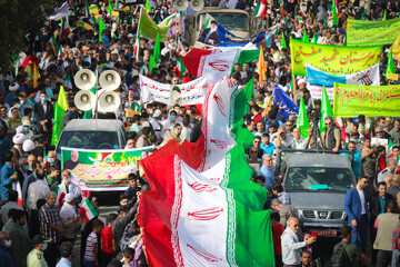 دعوت مراجع عظام تقلید از مردم برای حماسه آفرینی در ۲۲ بهمن / دنیا شکوه ایرانیان را به نظاره می نشیند