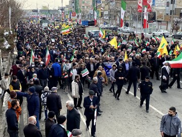 تصاویر/ حضور پرشور مردم شهرستان ساوجبلاغ در جشن پیروزی انقلاب