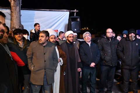 تصاویر/ حضور امام جمعه شهرستان خوی در مراسم جشن انقلاب در کمپ اسکان اضطراری
