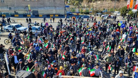 تصاویر / همایش بزرگ دوچرخه سواری به مناسبت ایام الله دهه فجر در قم