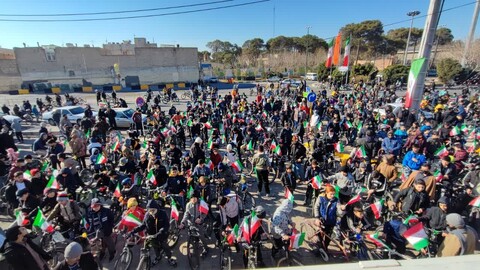 تصاویر / همایش بزرگ دوچرخه سواری به مناسبت ایام الله دهه فجر در قم