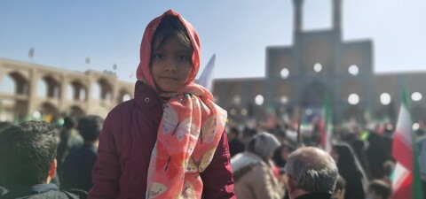 تصاویر/ حضور کودکان در راهپیمایی ٢٢ بهمن شهرستان یزد