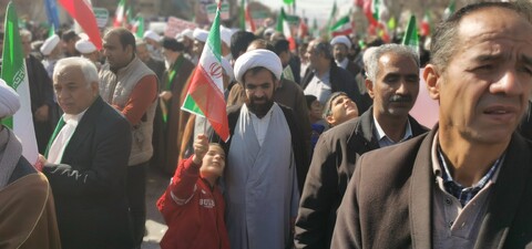 تصاویر/ حضور روحانیون و طلاب در راهپیمایی ٢٢ بهمن شهرستان یزد
