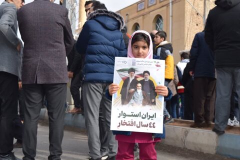 تصاویری از حضور دهه هشتادی و نودی های شهرستان شوط در راهپیمایی ۲۲ بهمن