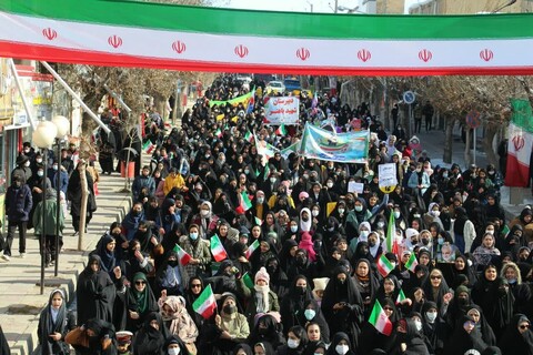 تصاویر/ حضور پرشور مردم شهرستان تکاب در راهپیمایی روز 22 بهمن