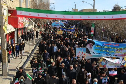 تصاویر/ حضور پرشور مردم شهرستان تکاب در راهپیمایی روز 22 بهمن