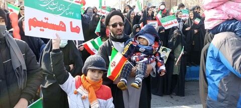 تصاویر/ حضور پرشور روحانیون و مردم تبریز در راهپیمایی ۲۲ بهمن