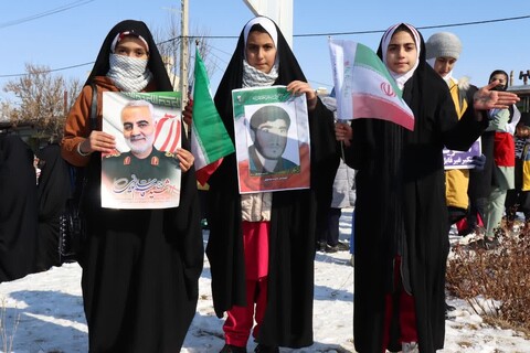 تصاویر/ حضور پرشور اقشار مختلف مردم در راهپیمایی 22 بهمن در چالدران
