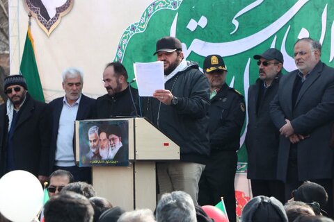 تصاویر / حضور باشکوه وبی نظیر مردم استان قزوین در راهپیمایی یوم الله 22 بهمن