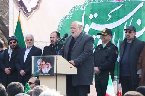 تصاویر / حضور باشکوه وبی نظیر مردم استان قزوین در راهپیمایی یوم الله 22 بهمن