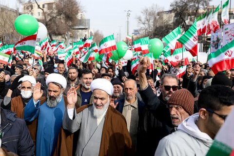 تصاویر / حضور باشکوه وبی نظیر مردم استان قزوین در راهپیمایی یوم الله 22 بهمن
