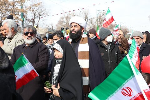 تصاویر / حضور باشکوه وبی نظیر مردم استان قزوین در راهپیمایی یوم الله 22 بهمن