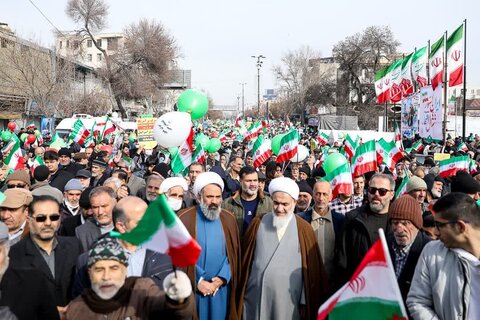 تصاویر / حضور باشکوه وبی نظیر مردم استان قزوین در راهپیمایی یوم الله 22 بهمن