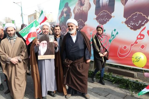 تصاویر / حضور باشکوه وبی نظیر مردم استان قزوین در راهپیمایی یوم الله 22 بهمن