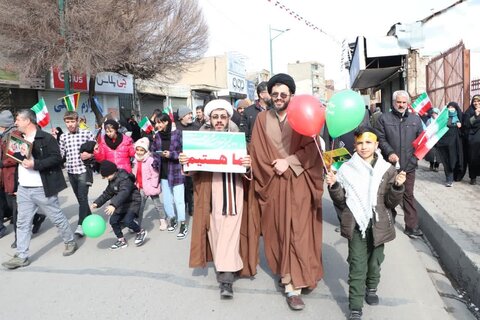 تصاویر / حضور باشکوه وبی نظیر مردم استان قزوین در راهپیمایی یوم الله 22 بهمن