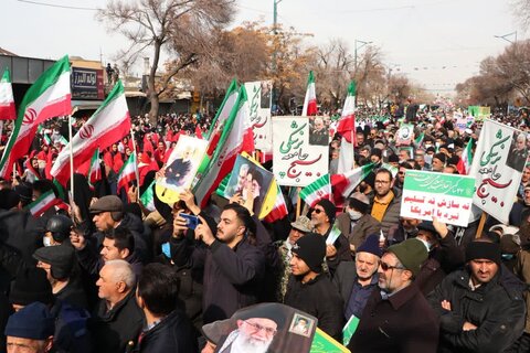 تصاویر / حضور باشکوه وبی نظیر مردم استان قزوین در راهپیمایی یوم الله 22 بهمن
