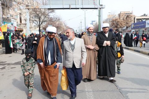 تصاویر / حضور باشکوه وبی نظیر مردم استان قزوین در راهپیمایی یوم الله 22 بهمن