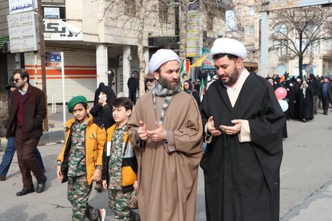 تصاویر / حضور باشکوه وبی نظیر مردم استان قزوین در راهپیمایی یوم الله 22 بهمن