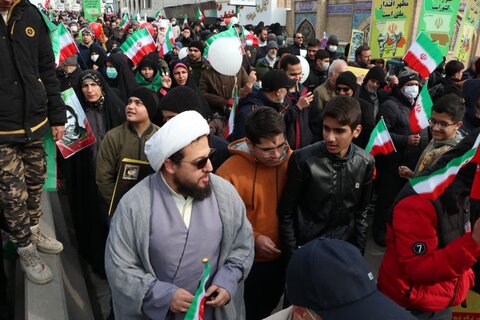 تصاویر / حضور باشکوه وبی نظیر مردم استان قزوین در راهپیمایی یوم الله 22 بهمن