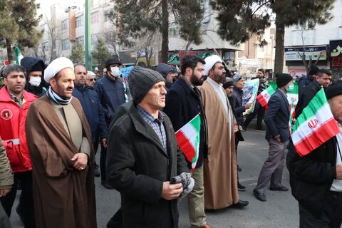 تصاویر / حضور باشکوه وبی نظیر مردم استان قزوین در راهپیمایی یوم الله 22 بهمن