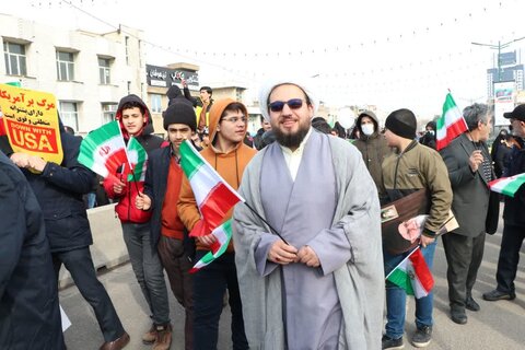 تصاویر / حضور باشکوه وبی نظیر مردم استان قزوین در راهپیمایی یوم الله 22 بهمن
