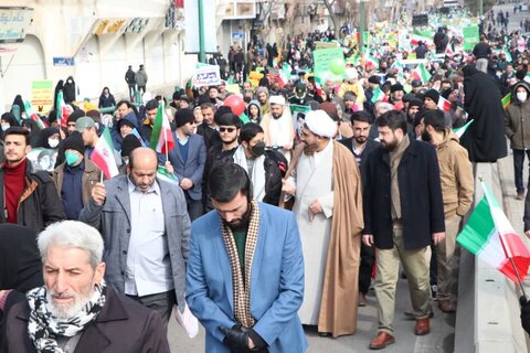 تصاویر / حضور باشکوه وبی نظیر مردم استان قزوین در راهپیمایی یوم الله 22 بهمن