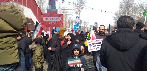 تصاویر/ حضور کودکان و نوجوانان کرجی  در راهپیمایی ۲۲ بهمن