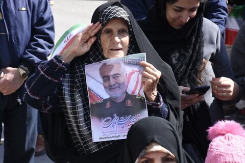 جلوه های ویژه از راهپیمایی یوم الله 22 بهمن مردم بروجرد