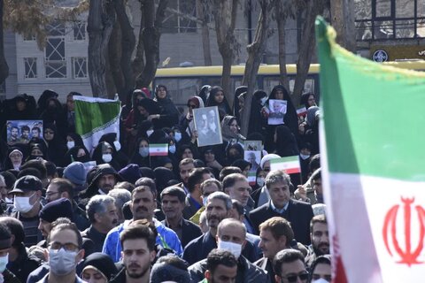 جلوه های ویژه از راهپیمایی یوم الله 22 بهمن مردم بروجرد