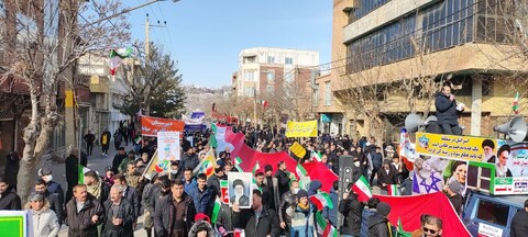 تصاویر/ حضور پرشور مردم مهاباد در راهپیمایی 22 بهمن