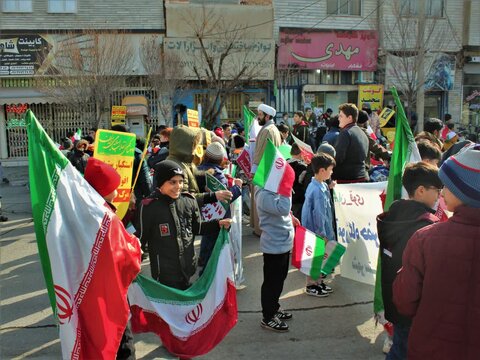 اشتهارد/ حضور مردم و مسئولان در راهپیمایی ۲۲ بهمن