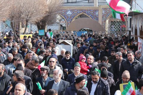 اشتهارد/ حضور مردم و مسئولان در راهپیمایی ۲۲ بهمن