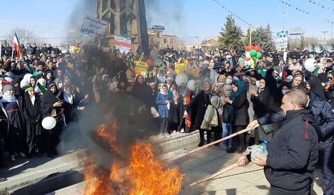 تصاویر/ حضور حماسی مردم دارالمجاهدین شاهین دژ در راهپیمایی 22 بهمن