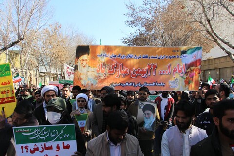 تصاویر/حضور حماسی طلاب غیرایرانی در راهپیمایی ۲۲بهمن اصفهان